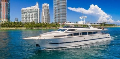 Luxury Yacht Charter in Key Biscayne