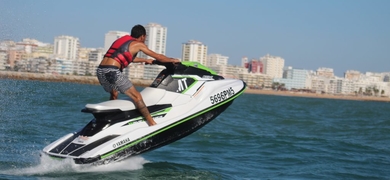 This jet ski rental includes a safety briefing as well as a short introduction on how to use the jet ski