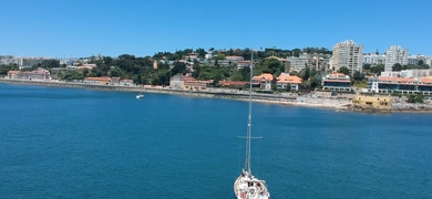 Lisbon sailing tour to the beach