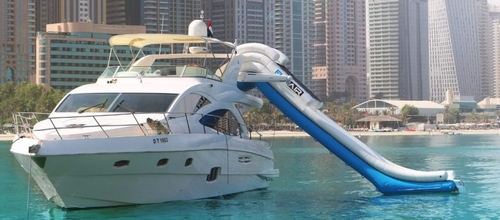 Paseo en barco familiar en Dubai
