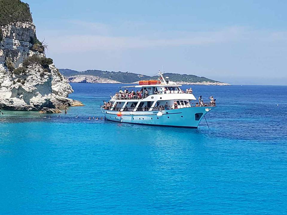 Fullday boat tour in Corfu to Paxos and Antipaxos