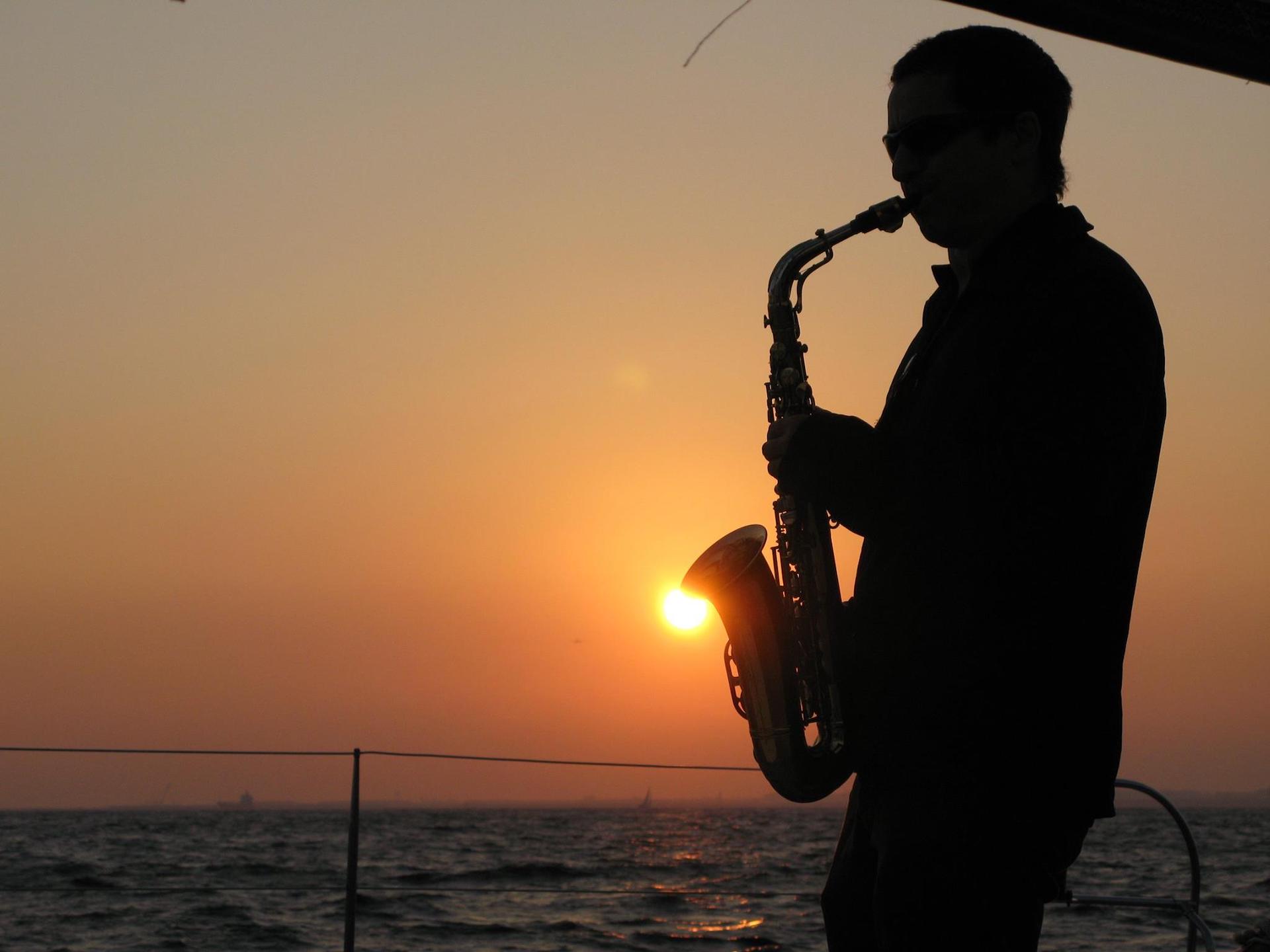 sunset jazz cruise in barcelona