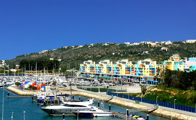 The jet boat Algarve departs from the Marina de Albufeira