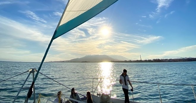 Kreuzfahrt bei Sonnenuntergang in Valencia