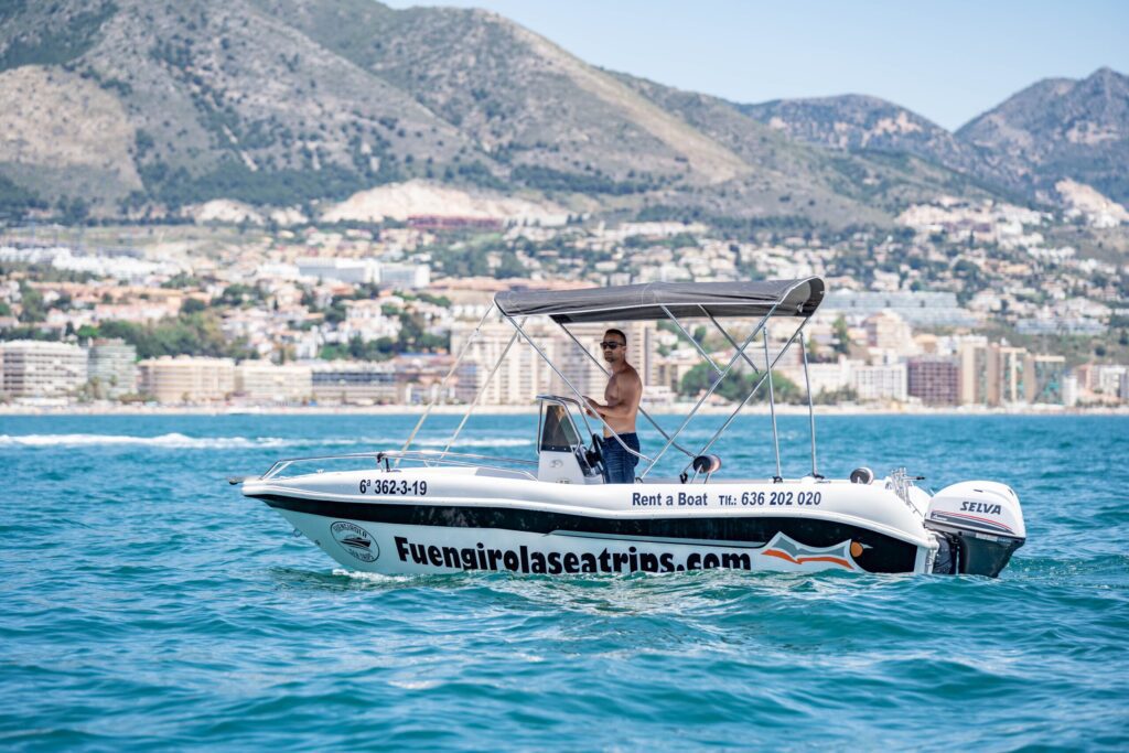 Alquilar un barco sin licencia en Fuengirola