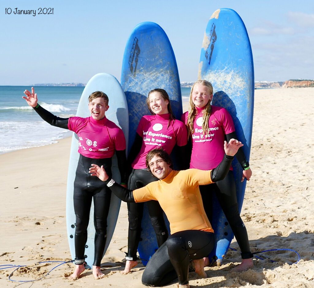 Clases de surf para grupos reducidos en Vilamoura