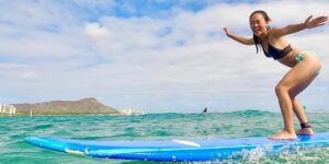 Private-group surf lesson in Honolulu