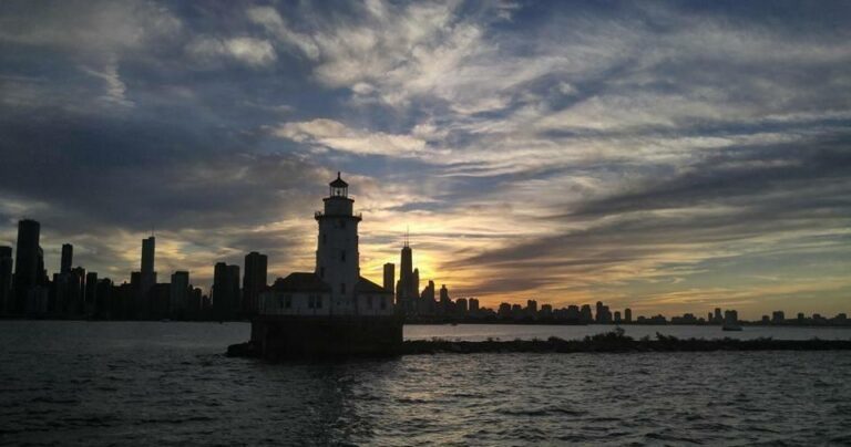 Descubra o horizonte de Chicago a partir de um barco à vela