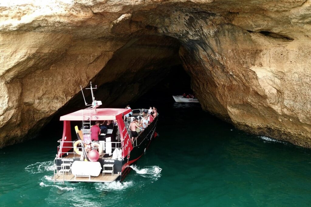 Excursión en catamarán a las Grutas de Benagil desde Portimão