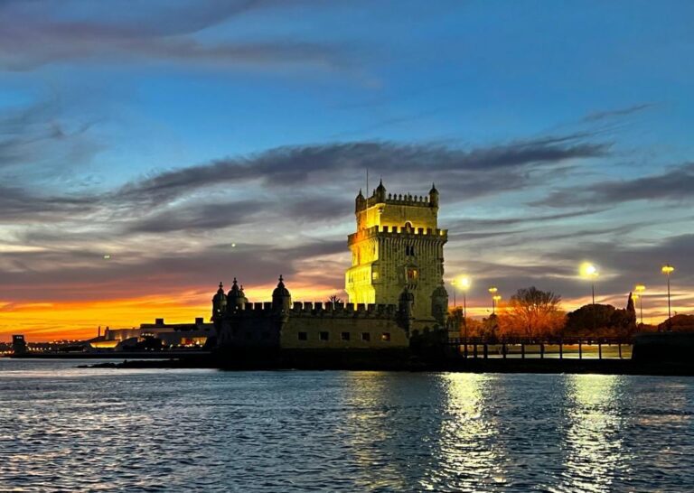 Excursión en barco al atardecer en Lisboa