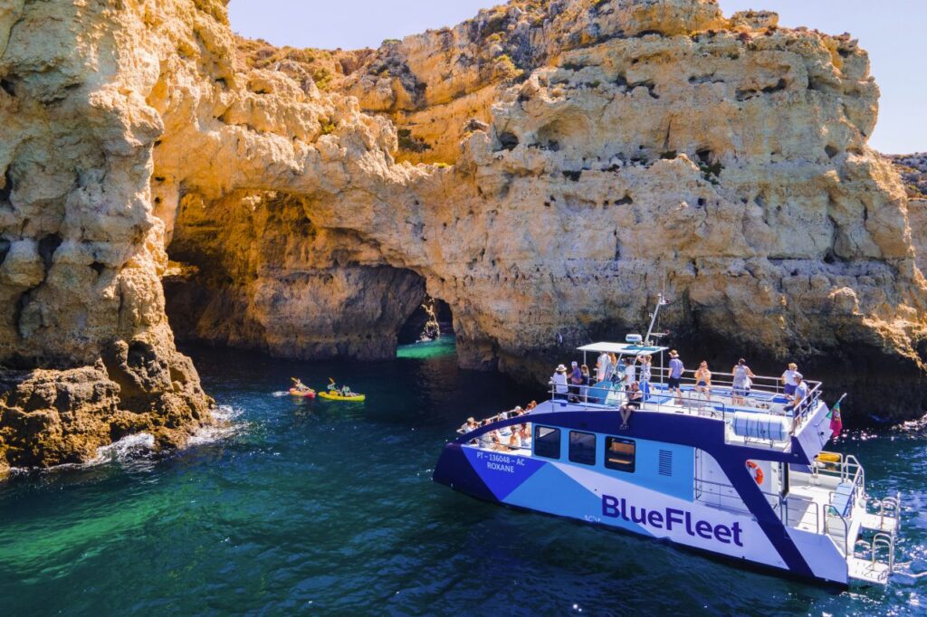 Excursión en barco por la costa de Lagos