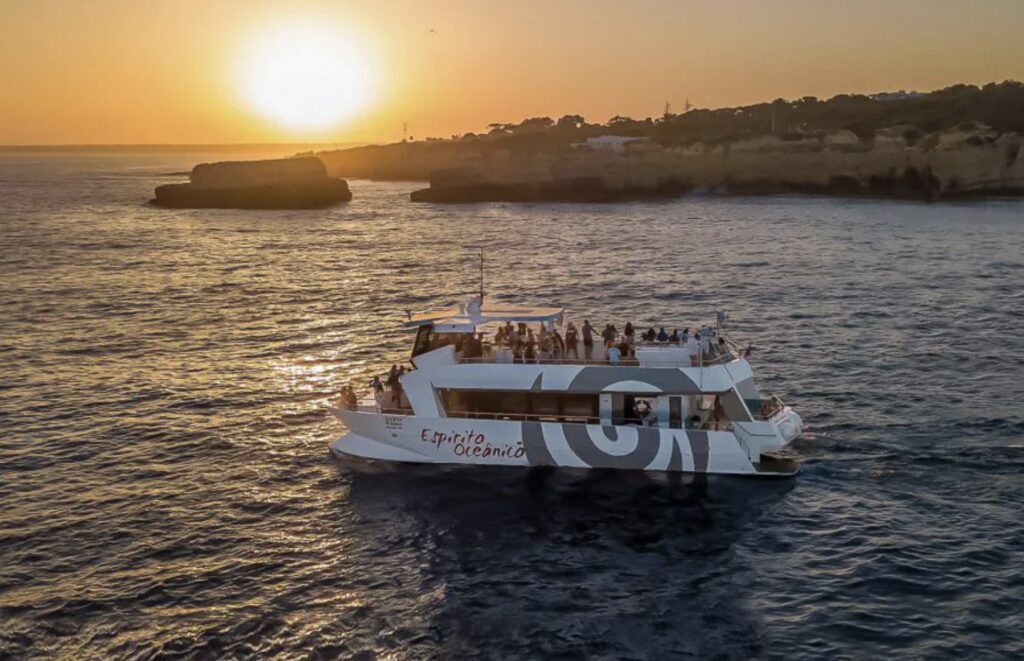 Crucero con barbacoa al atardecer en Albufeira