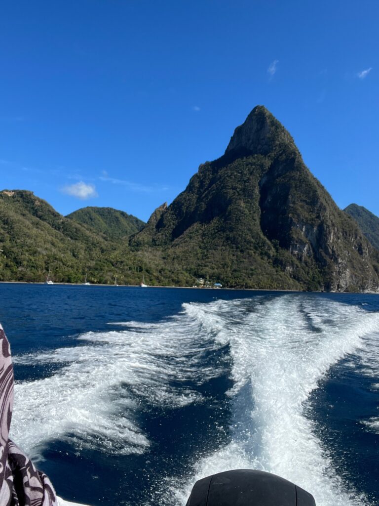 Excursión en barco de día completo en Santa Lucía