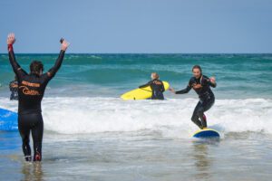 Lección de surf en Cornualles