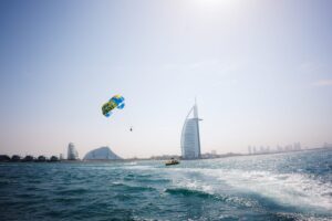 Dubai: Burj Al Arab View Parasailing Erlebnis