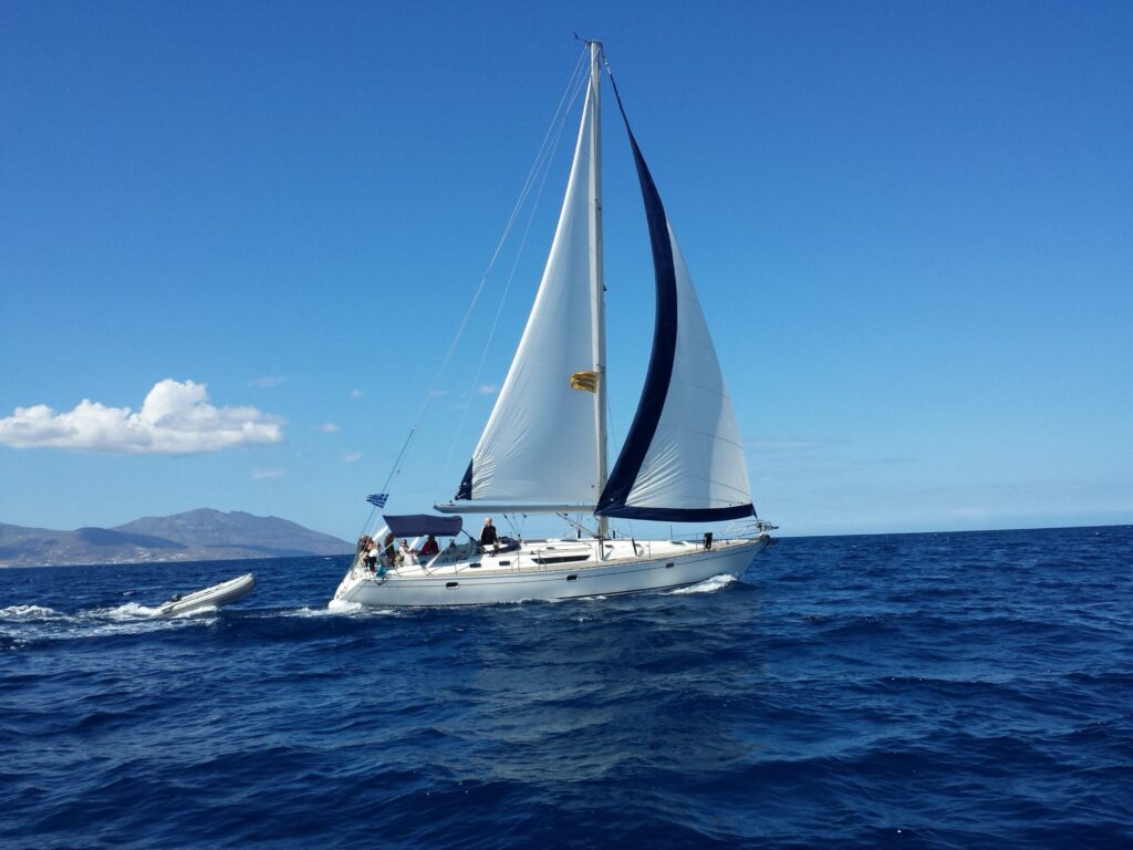 Cruzeiro de iate à ilha de Rhenia e visita guiada a Delos