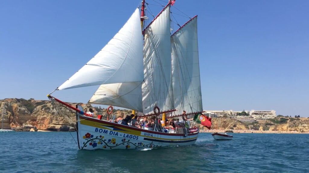 Passeio de barco à vela em Lagos com almoço