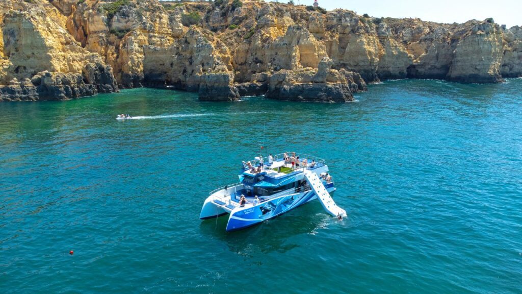 Observação de golfinhos num catamarã em Lagos