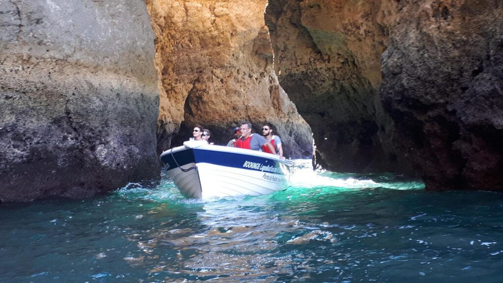 Ponta da Piedade Passeio de barco com tempo para nadar