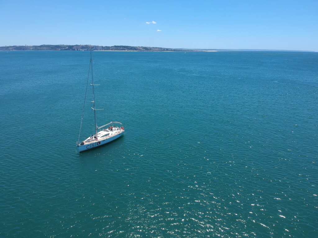 Passeio de barco matinal em Lisboa