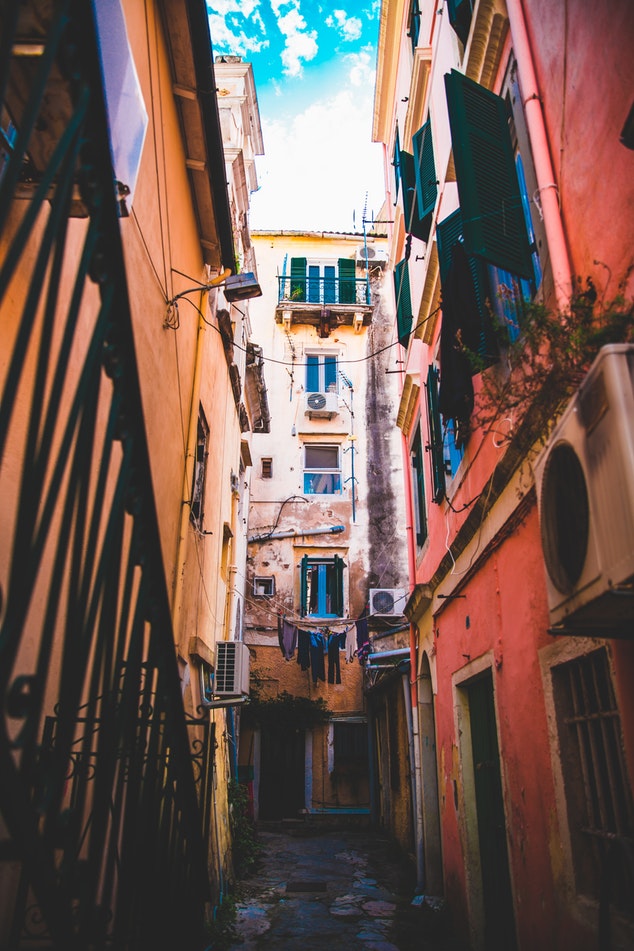 Discover Corfu's cute alleys 