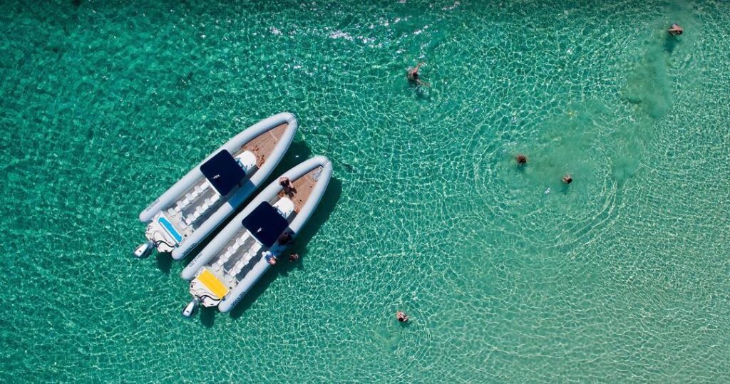 Be amazed by the different shades of blue