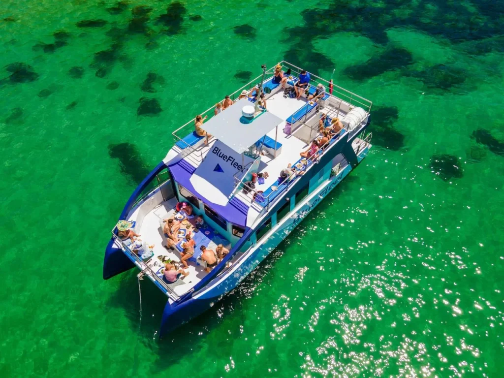 Paseo en barco por la costa de Lagos con almuerzo