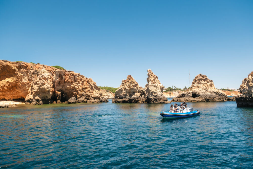 Portimão: Passeio Privado às Grutas do Algarve em RIB