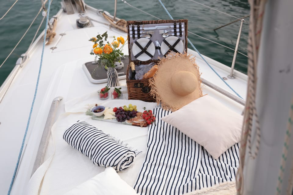 Private Romantic Sailing Tour from Barcelona