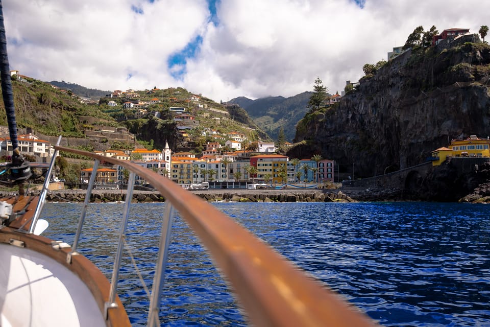 Paseo en barco por la bahía de Funchal con almuerzo