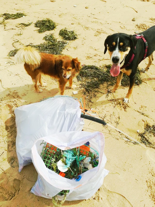 Nathalie even likes to use her lunch breaks to clean up some litter on the beach.