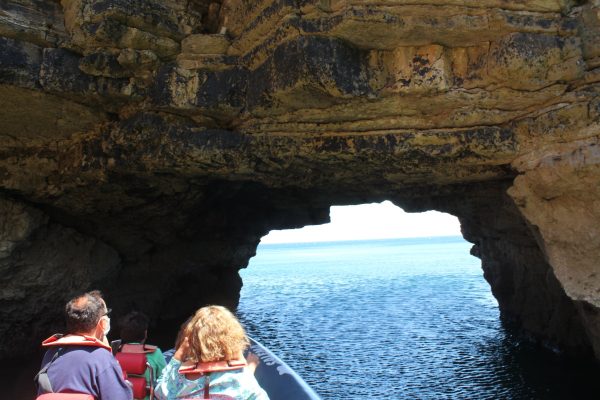 Caves boat tour in Salema