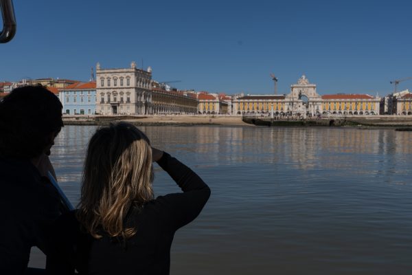 1052-enjoy-lisbon-s-most-emblematic-landmarks-while-relaxing-aboard-of-the-sundeck-with-some-nice-background-music-1680540433