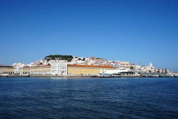 1064-enjoy-lisbon-s-most-emblematic-landmarks-while-relaxing-aboard-of-the-sundeck-with-some-nice-background-music-1575397427