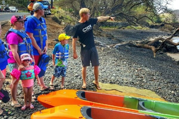 12041-kayak-in-makena-bay-1671200238