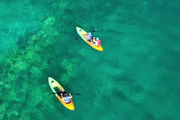 12310-kayak-in-makena-bay-1671381957