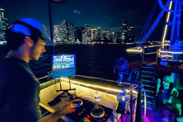 12666-night-boat-party-in-miami-1671623168