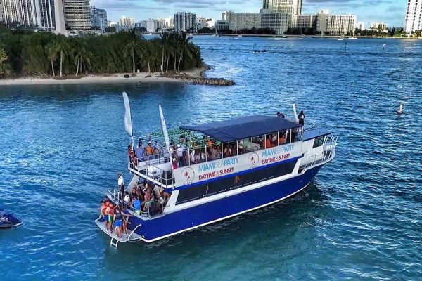 12706-sightseeing-boat-tour-in-miami-1671619579