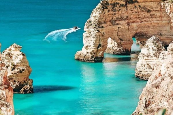 12831-visit-to-praia-da-marinha-among-10-nicest-beaches-europe-1671789742