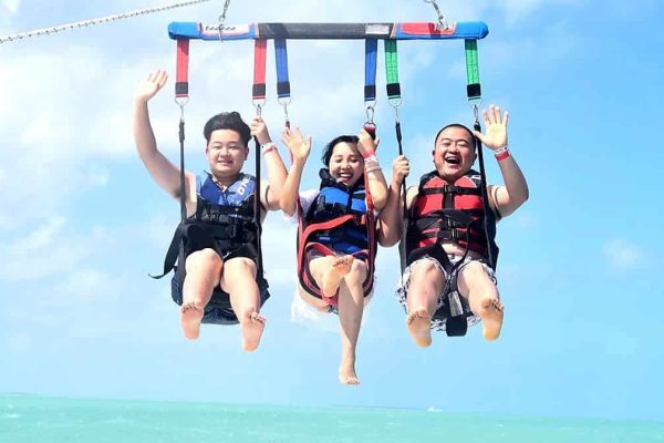 14106-smathers-beach-parasailing-in-key-west-1674663824