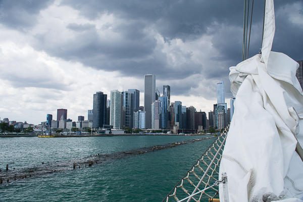 14284-discover-chicago-s-skyline-from-a-sailboat-1673449245