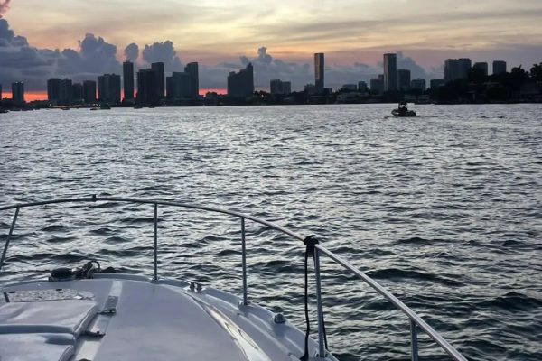 16708-rental-boat-in-miami-1675440748