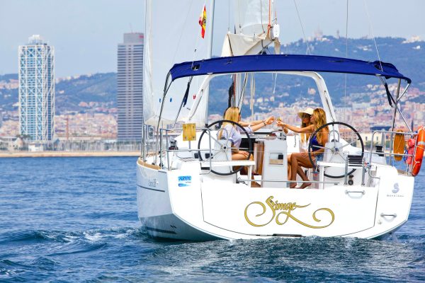 16879-sailing-around-the-barcelona-skyline-1676033642