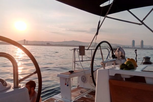 16896-sunset-tour-on-a-boat-in-barcelona-1676118223