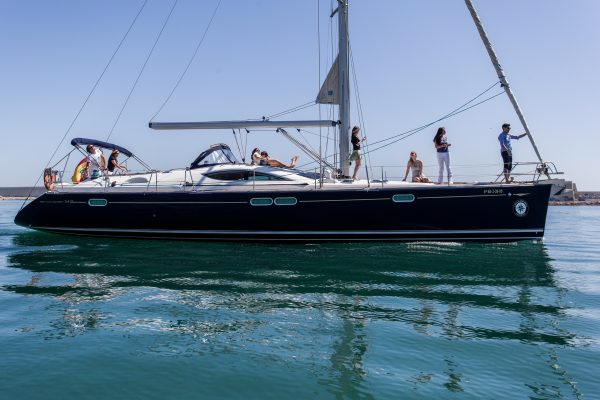 16914-private-luxurious-sailing-tour-in-barcelona-1676120330