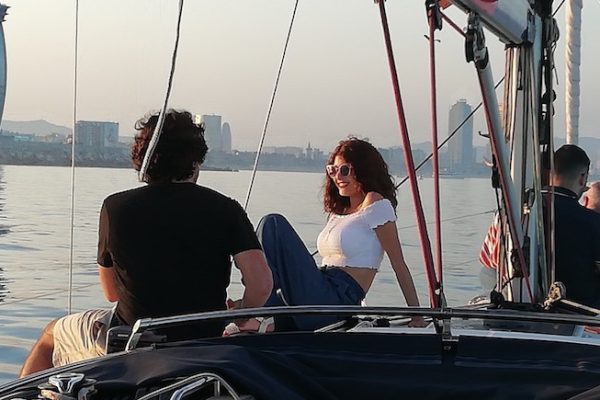 17204-sunset-sailing-around-barcelona-1676368063