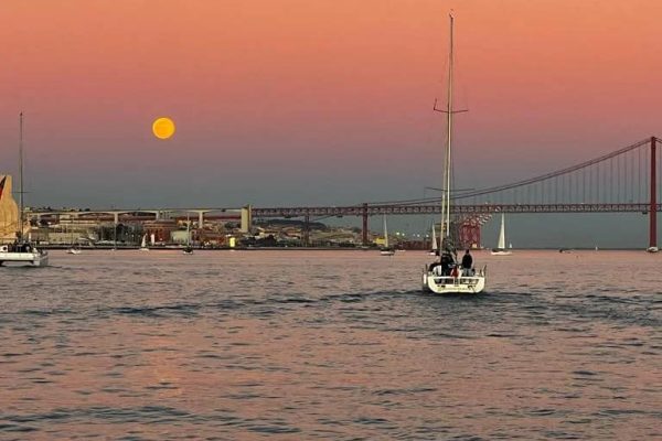 17512-sunset-sightseeing-boat-tour-in-lisbon-1676996137