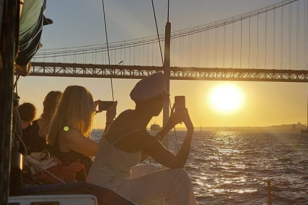 18034-sailboat-sunset-tour-in-lisbon-1677587389