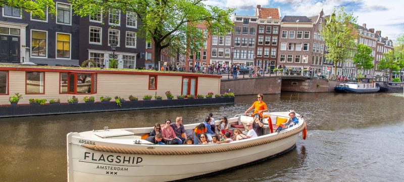 18704-canal-boat-cruise-in-amsterdam-1679063187