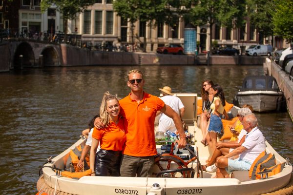 18707-canal-boat-cruise-in-amsterdam-1679063187